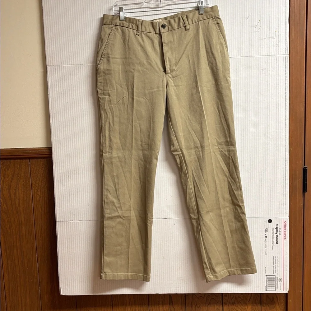 St. John's Bay Men's Khaki Chinos Classic Fit Flat Front Easy Care  NWT 34 X 30